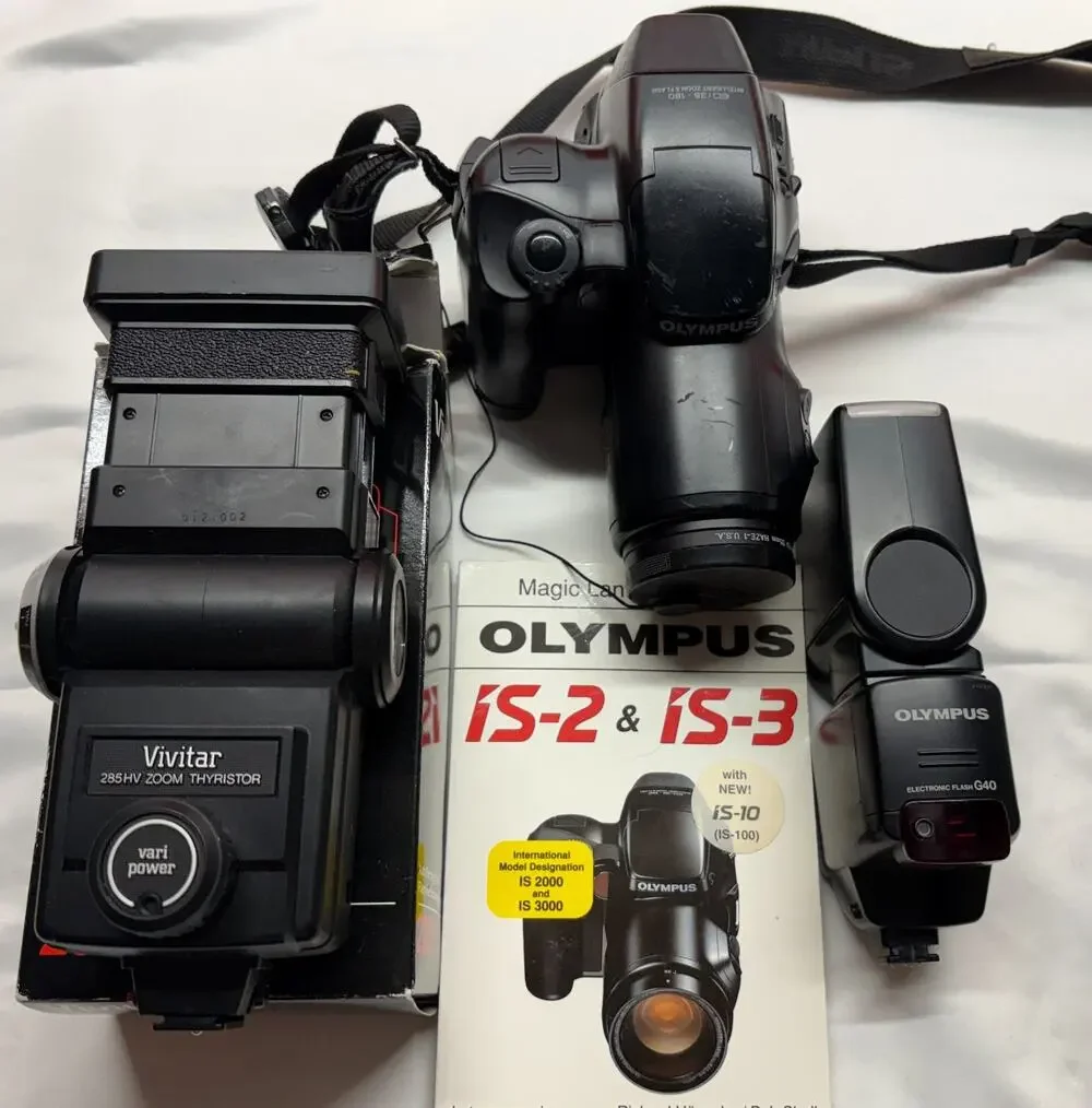 Olympus IS-3 DLX 35mm Film SLR Camera 35-180mm Powers On Untested Vivitar Flash